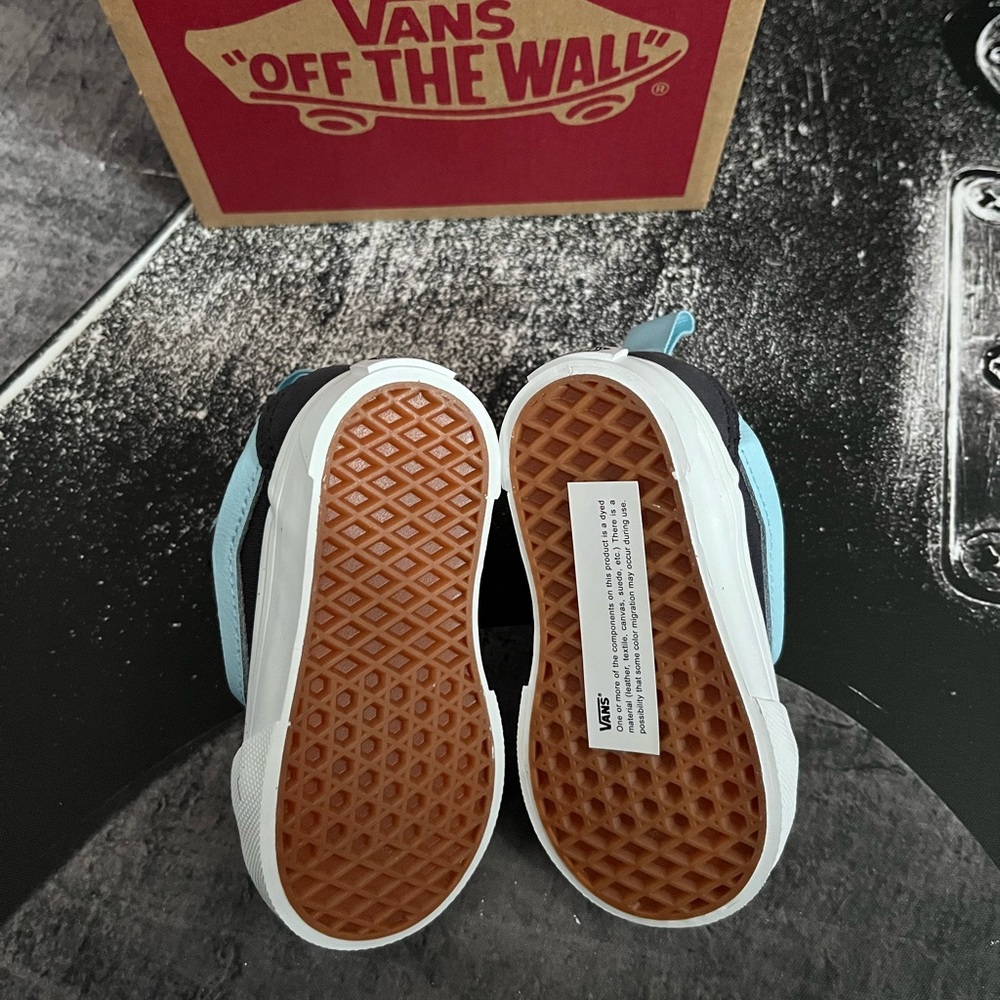 NIB Vans - Picture 8 of 10